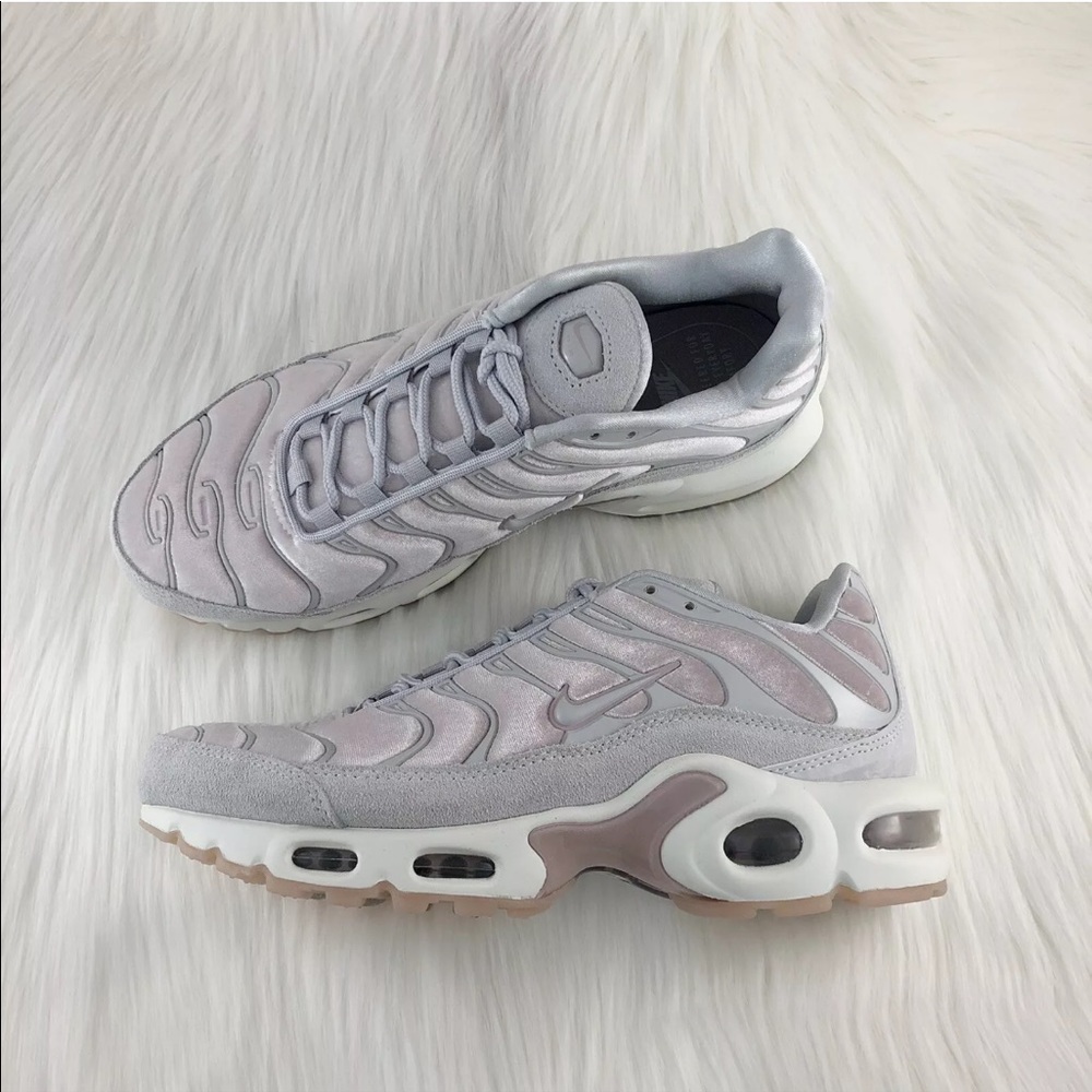 Women's Nike Air Max Plus LX Velvet Rose Sneakers - Picture 3 of 8